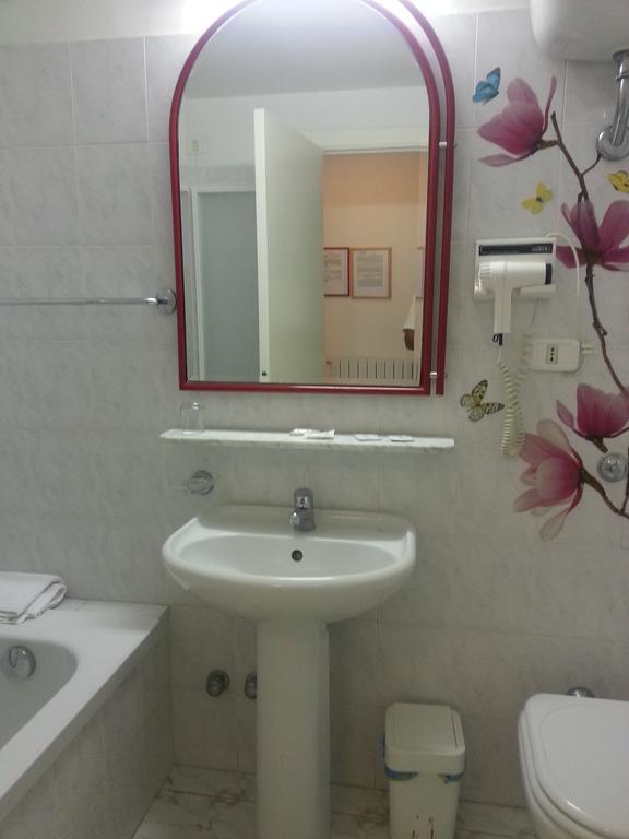 Camere Da Aldo In Centro Sirolo Room photo